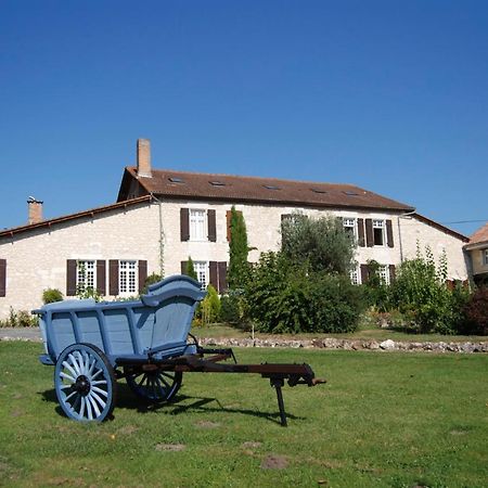 Le Logis Des Quatre Puits Neuvicq-Montguyon Exterior foto
