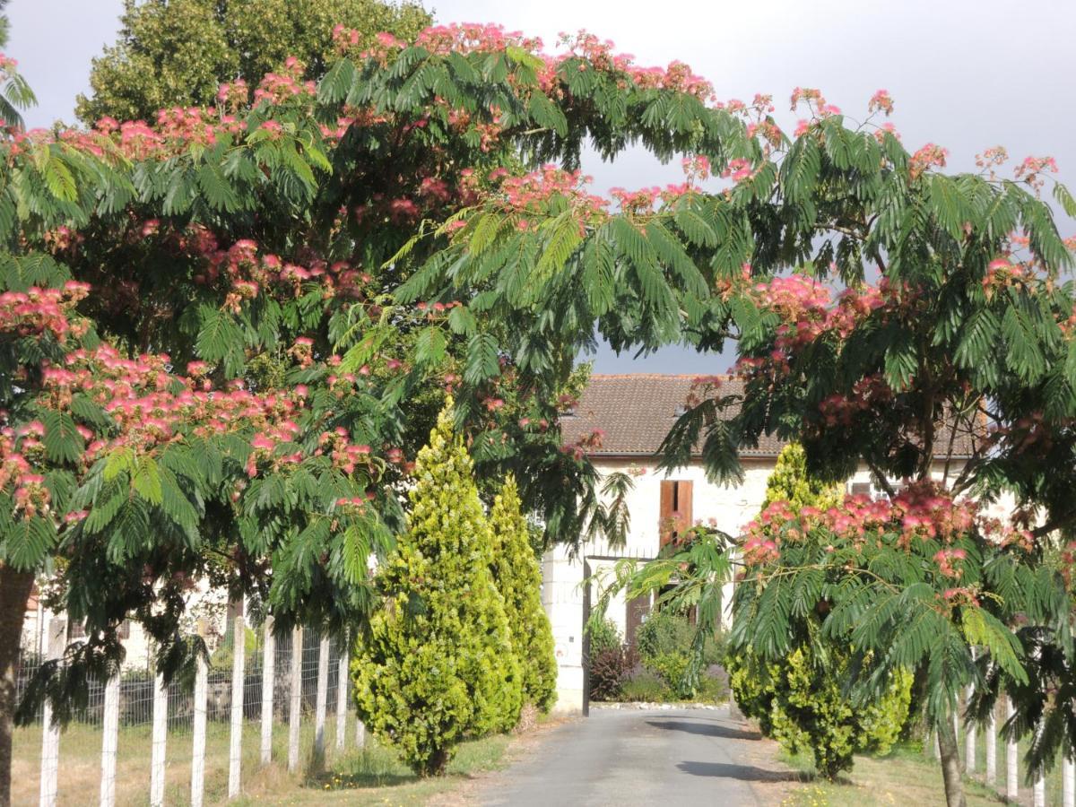 Le Logis Des Quatre Puits Neuvicq-Montguyon Exterior foto