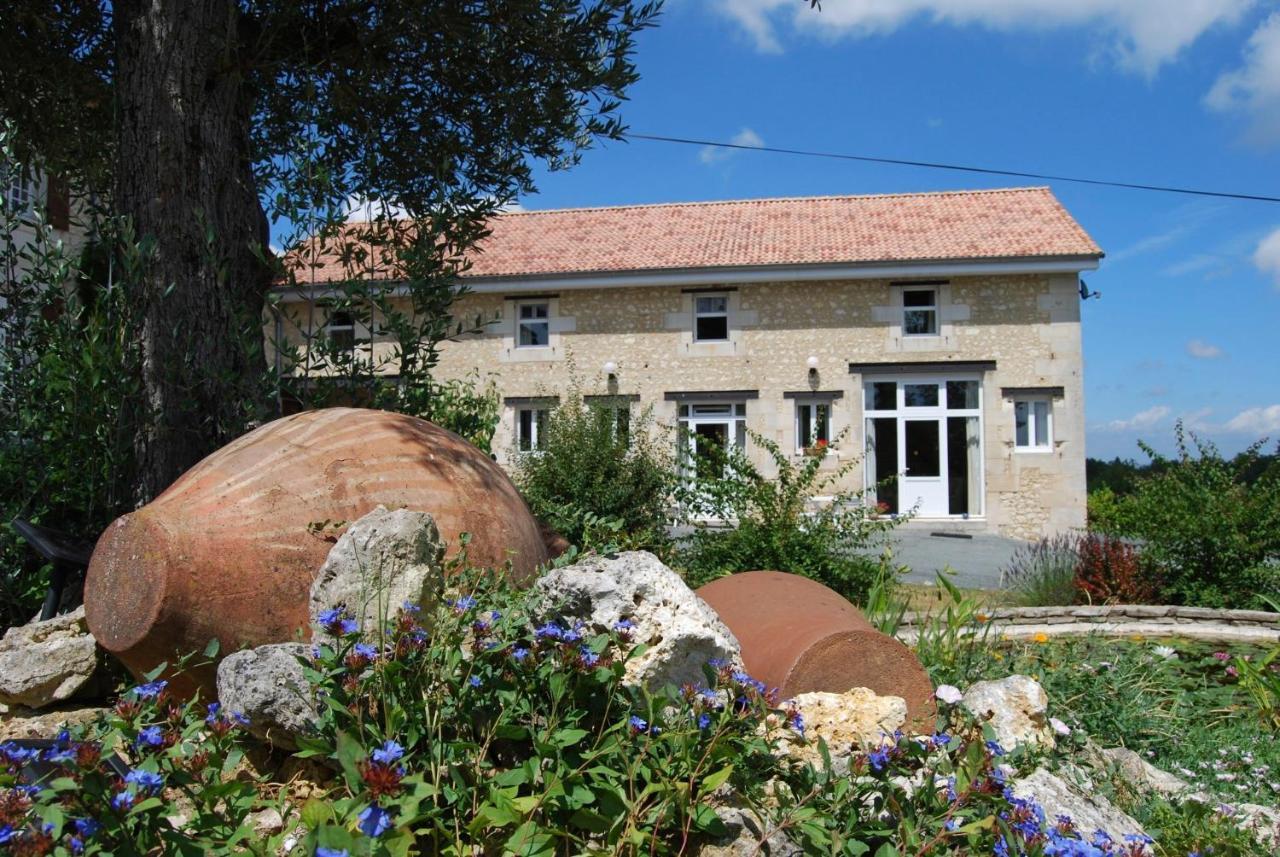 Le Logis Des Quatre Puits Neuvicq-Montguyon Exterior foto