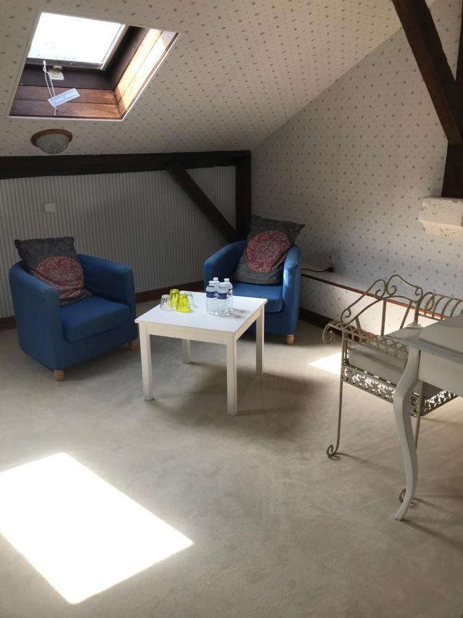Le Logis Des Quatre Puits Neuvicq-Montguyon Exterior foto