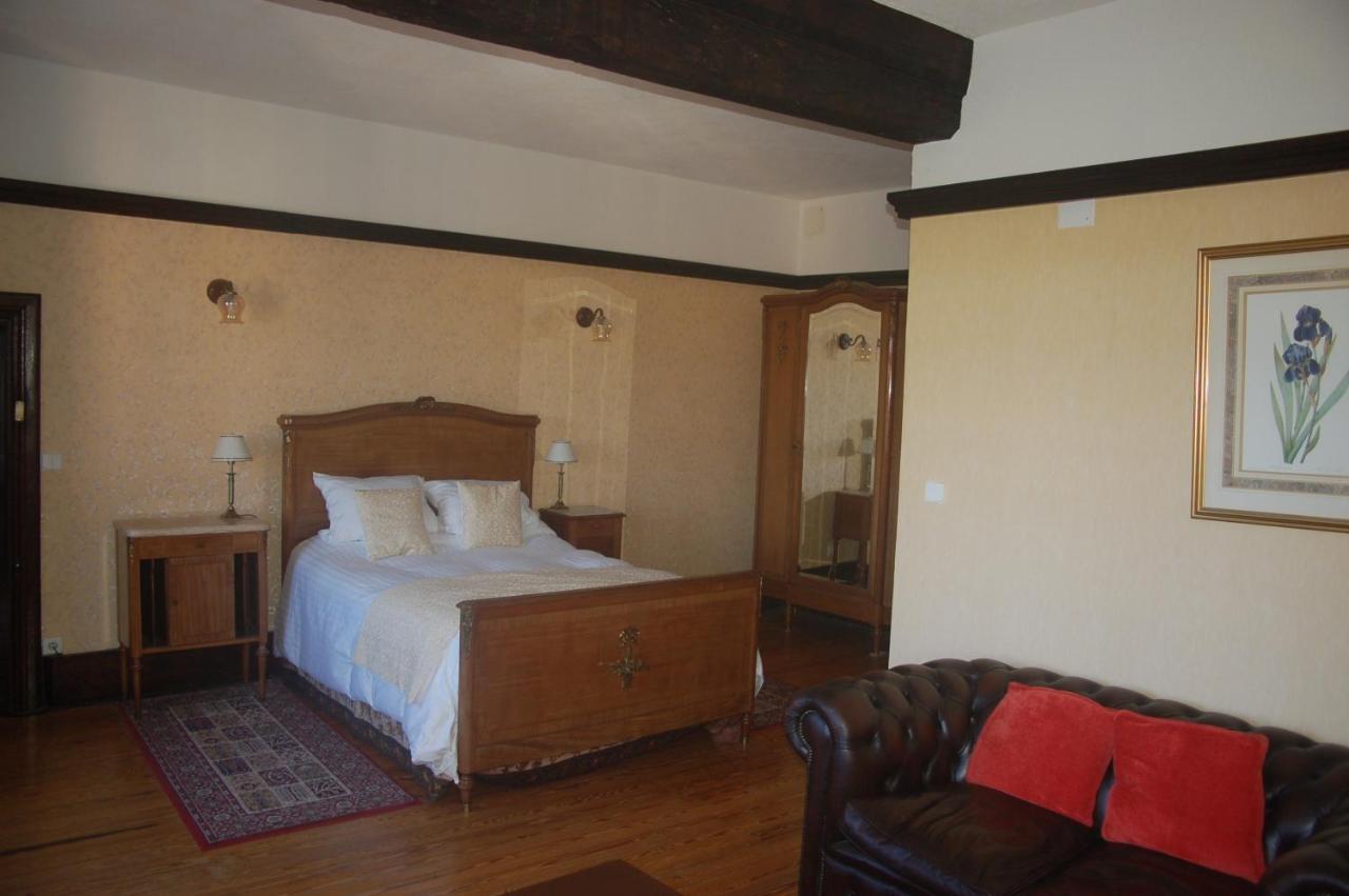 Le Logis Des Quatre Puits Neuvicq-Montguyon Exterior foto